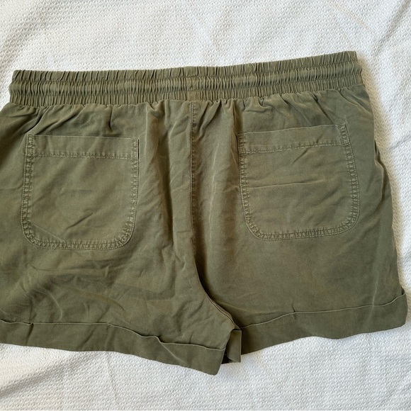 LOT of 3 Women's Elastic Waist Shorts Size Large 14 Democracy / Universal Thread - Picture 5 of 11